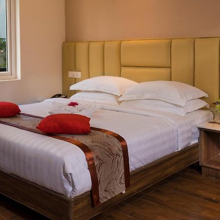 Cr Grande Hotel Madurai Buitenkant foto