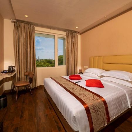 Cr Grande Hotel Madurai Buitenkant foto