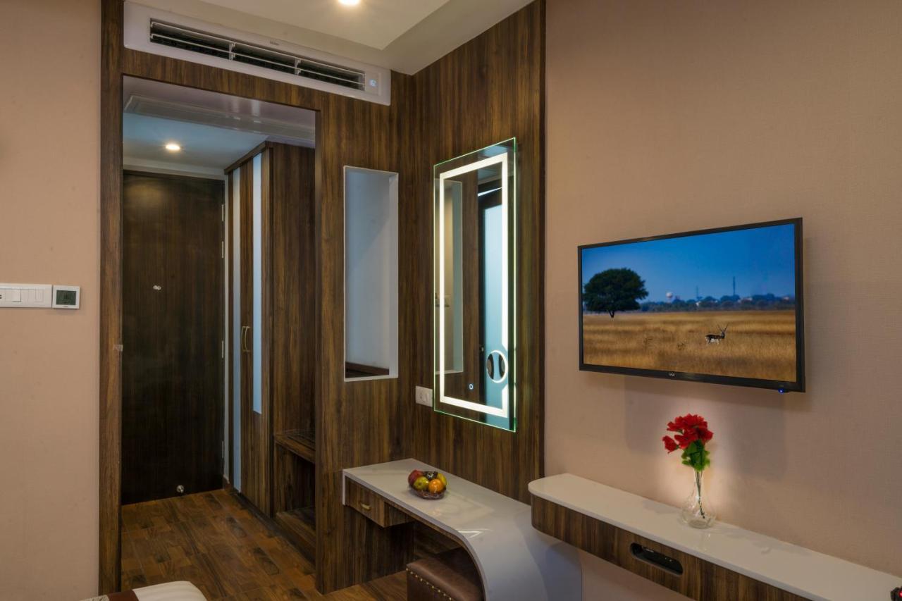 Cr Grande Hotel Madurai Buitenkant foto