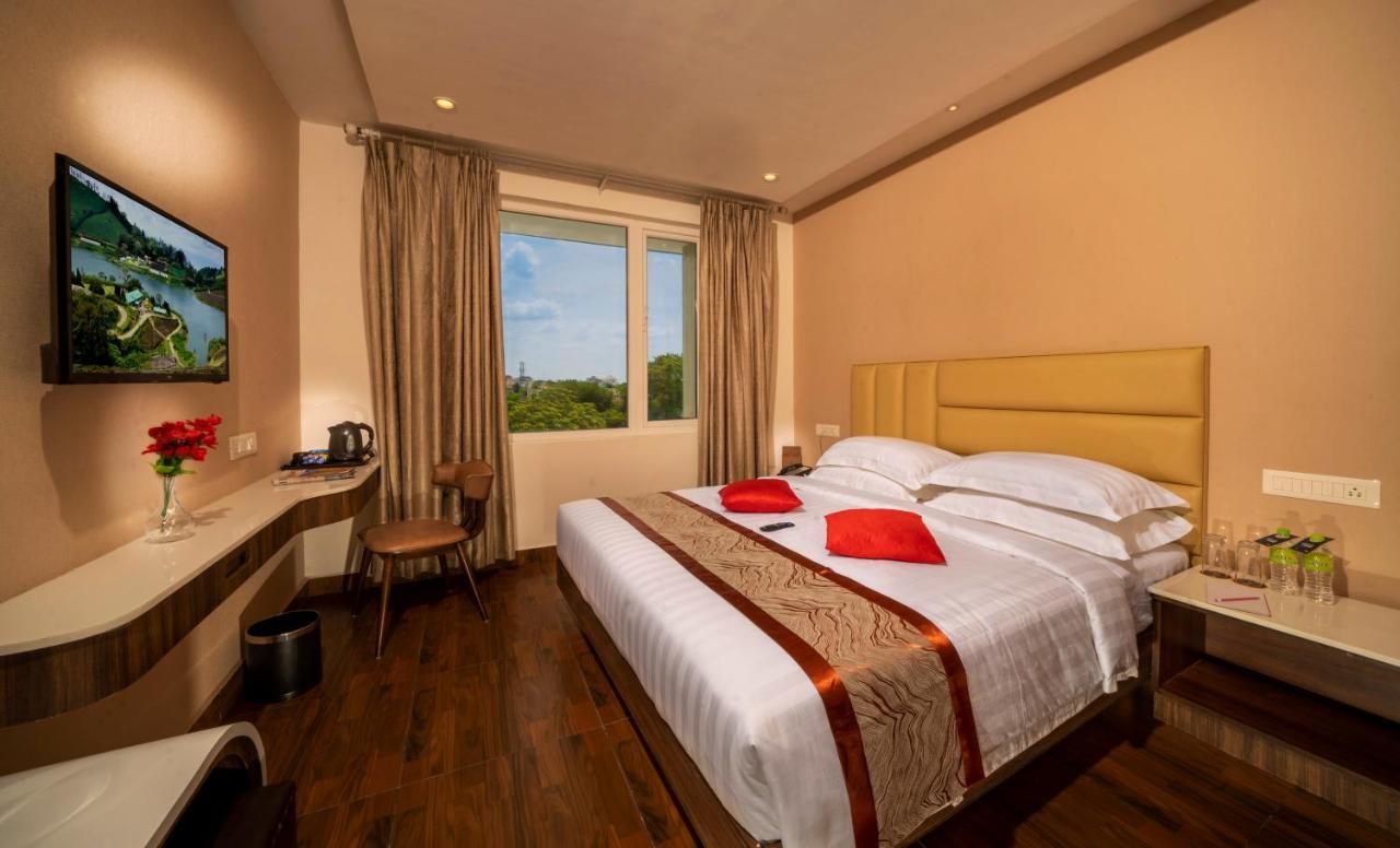 Cr Grande Hotel Madurai Buitenkant foto