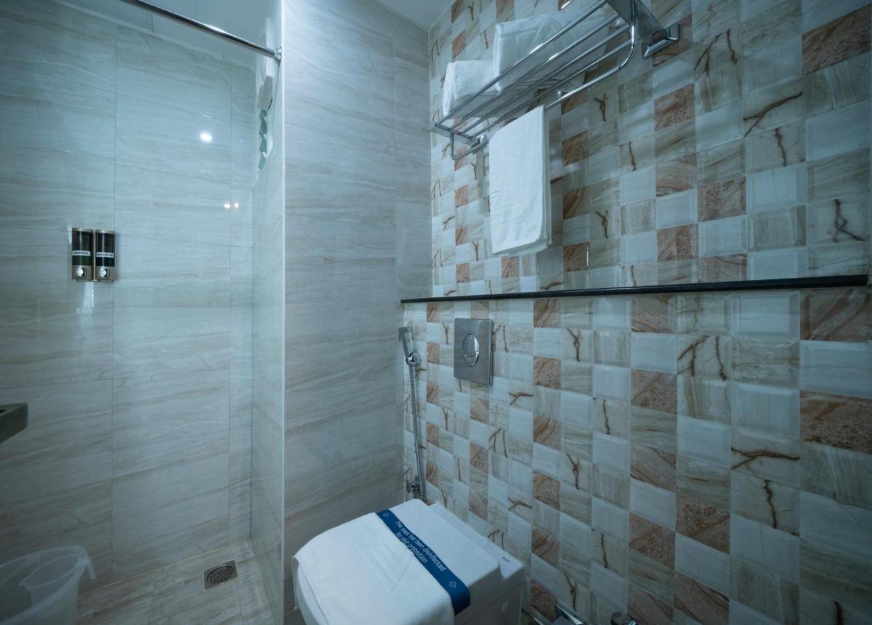 Cr Grande Hotel Madurai Buitenkant foto
