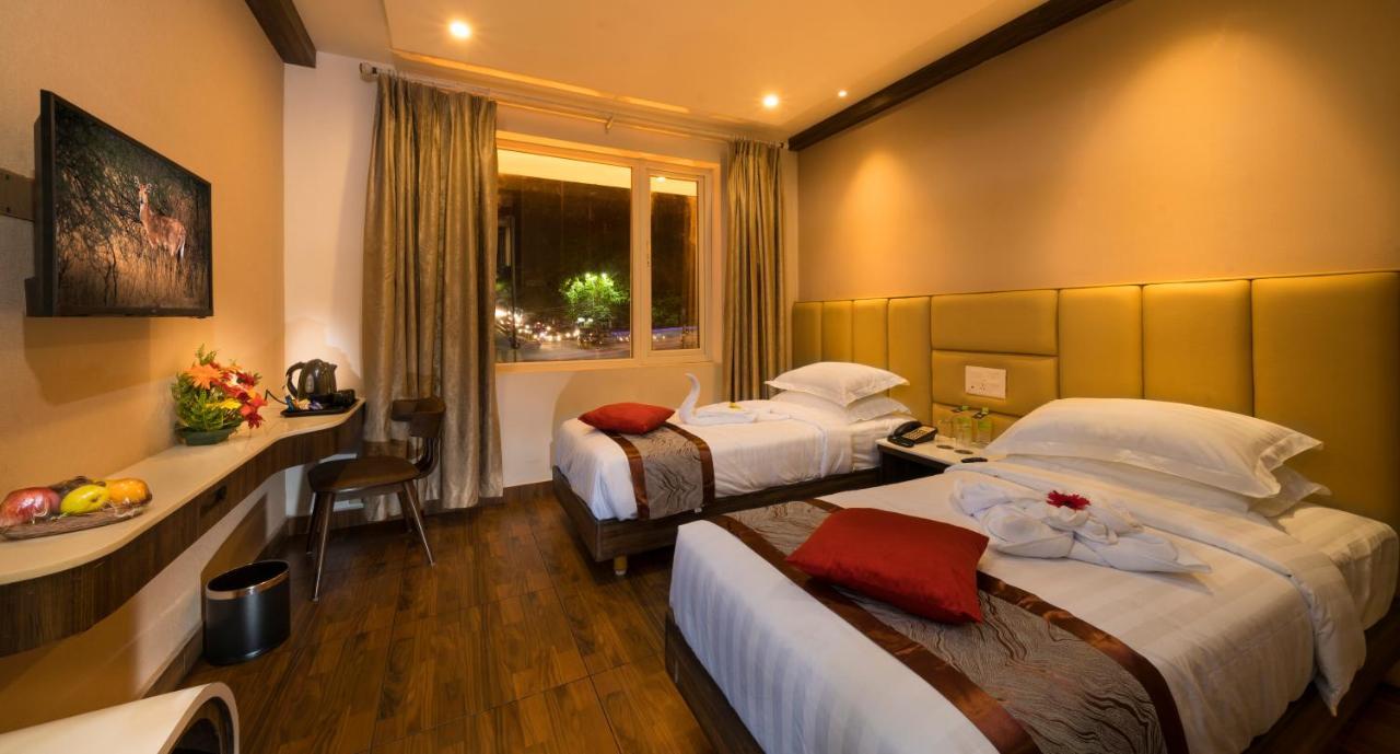 Cr Grande Hotel Madurai Buitenkant foto